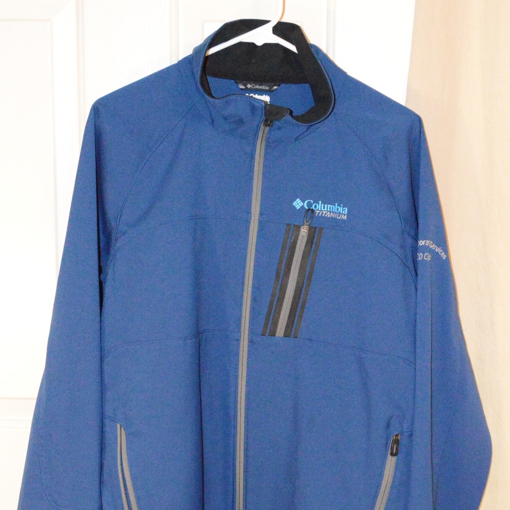 Columbia Titanium Sawyer Softshell jacket sz Lg
